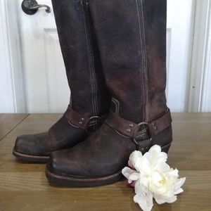 Frye harness boots 15r 8.5 disressed